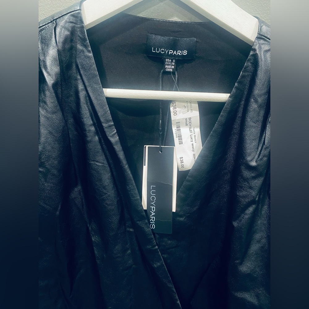 Women’s Lucy Paris Black Faux Leather Short Puff Sleeve V Neck Bodysuit Sz S New - Picture 2 of 5